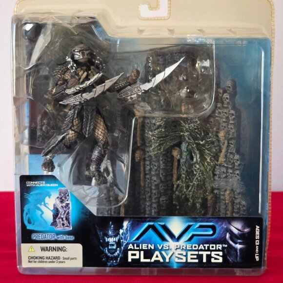 2005 ALIEN VS PREDATOR ACTION FIGURES, COMPLETE SET, MINT IN THE BOX!!! - Picture 9 of 10